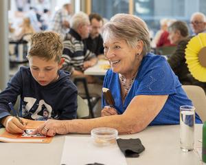 Oma en kleinkind