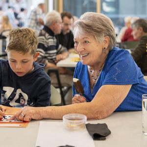 Oma en kleinkind